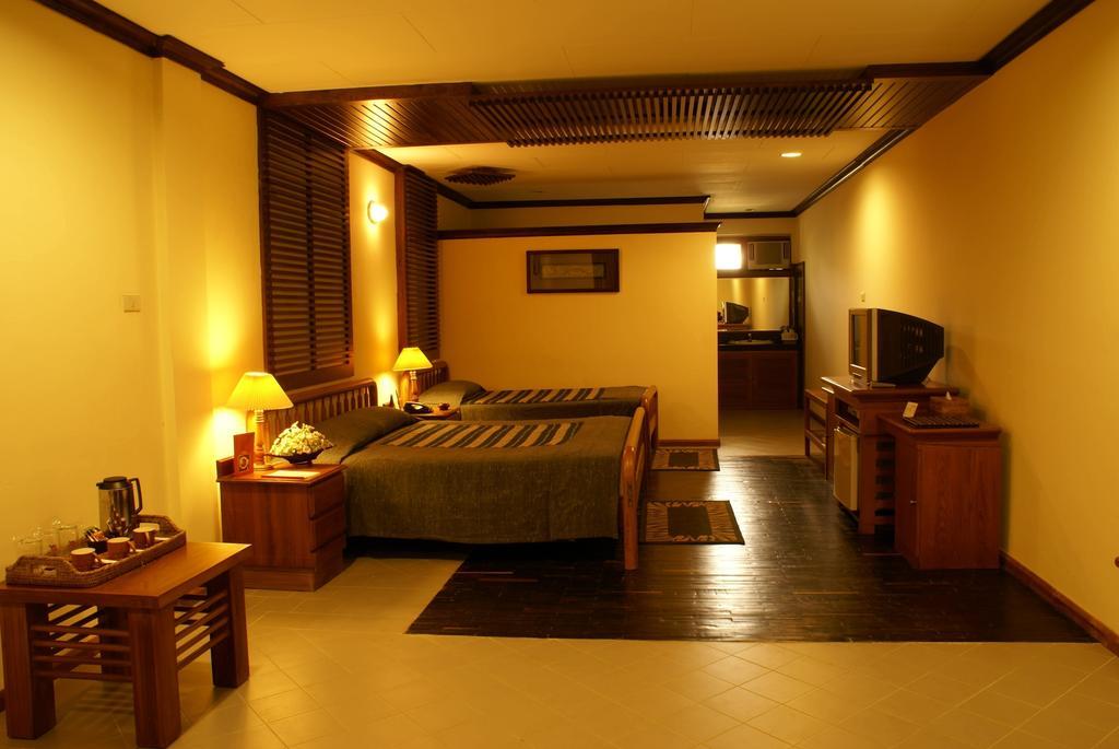 Sunny Paradise Resort Ngwesaung Exteriör bild